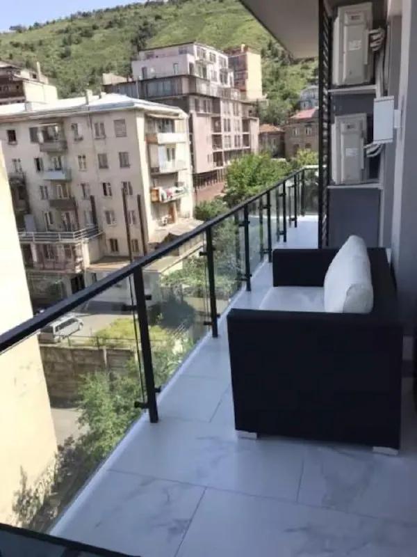 Посуточно квартира Ваке 145м