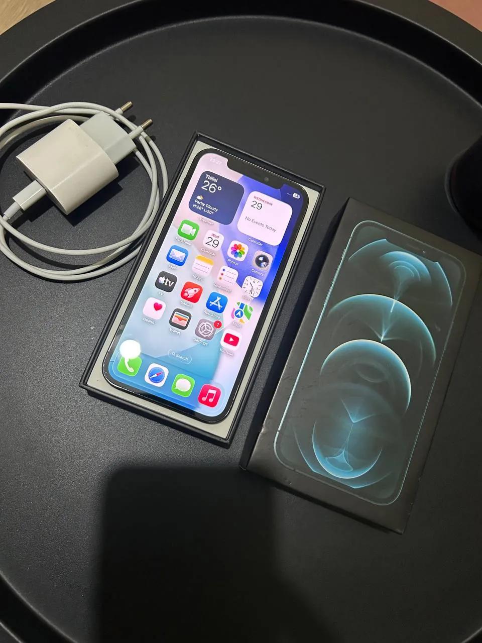 iPhone 12 Pro и Xiaomi Poco X3