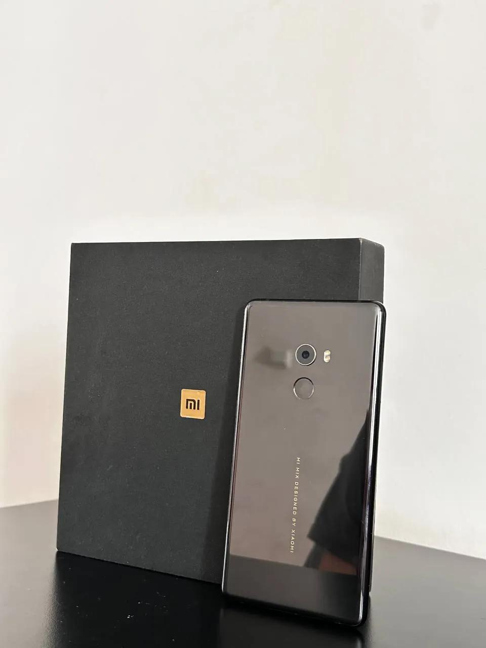 Смартфон Xiaomi Mi Mix 2