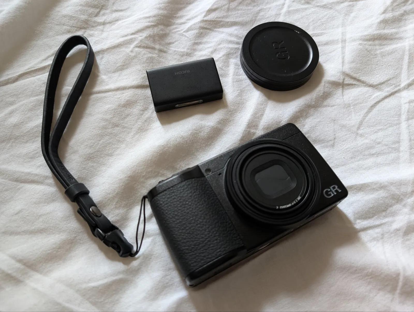 Камера Ricoh GR IV с комплектом