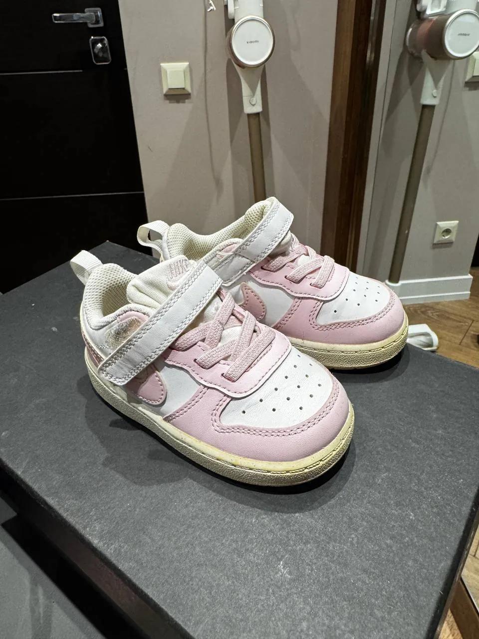 Кроссовки Nike и сандалии детские