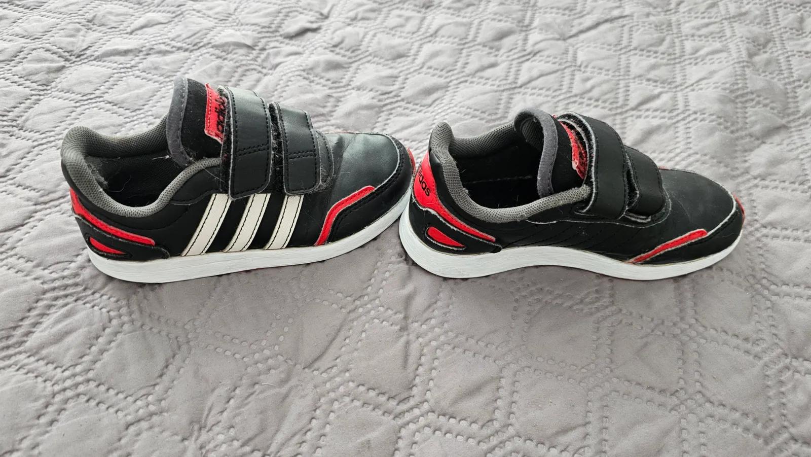 Кроссовки Adidas детские, размер 28