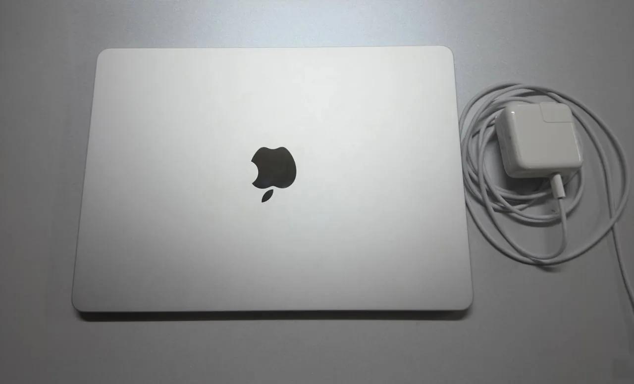 MacBook Air 13 M4 16 и 256 ГБ