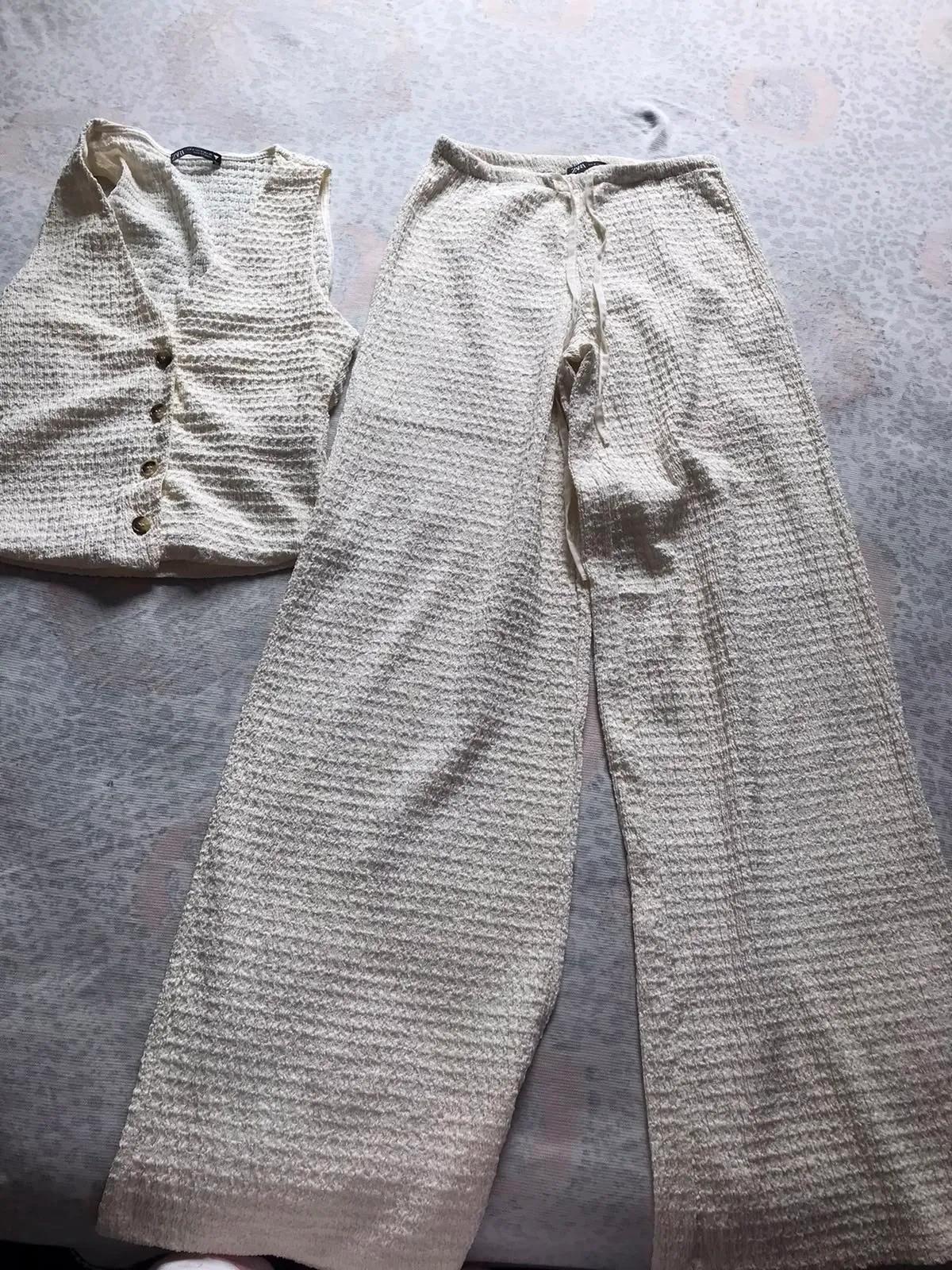 Костюм Zara и кофта Lacoste женские