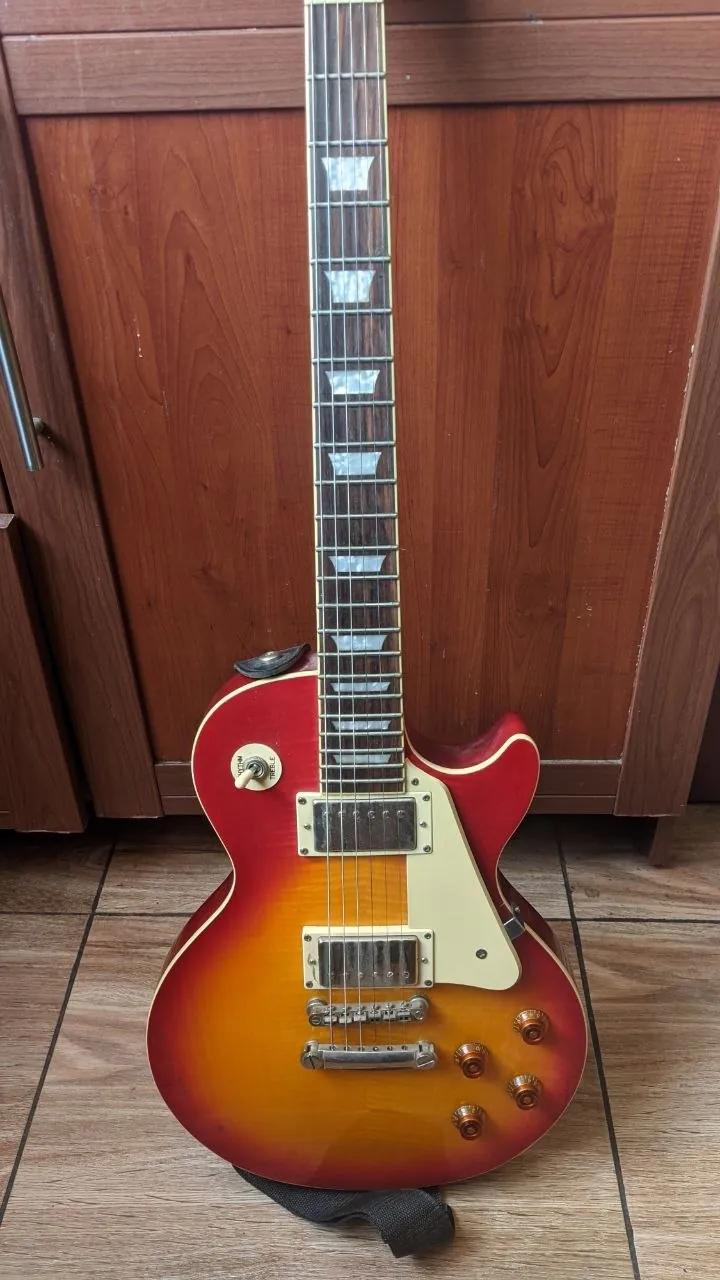 Гитара Epiphone и студийное оборудование