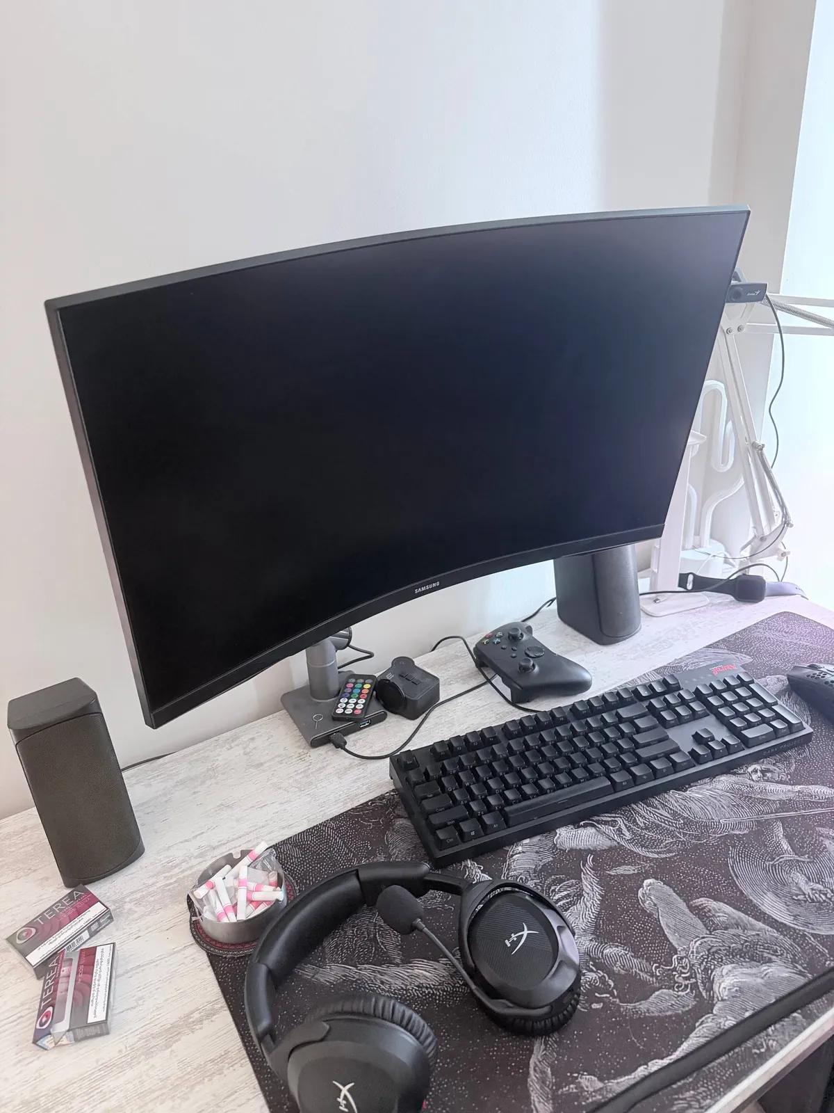 Игровой монитор Samsung Odyssey G5 27 дюймов