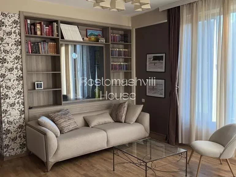 Квартира 142 м² с 4 комнатами в Сабуртало