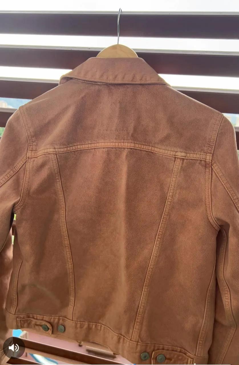 Женская джинсовая куртка Levis, размер S