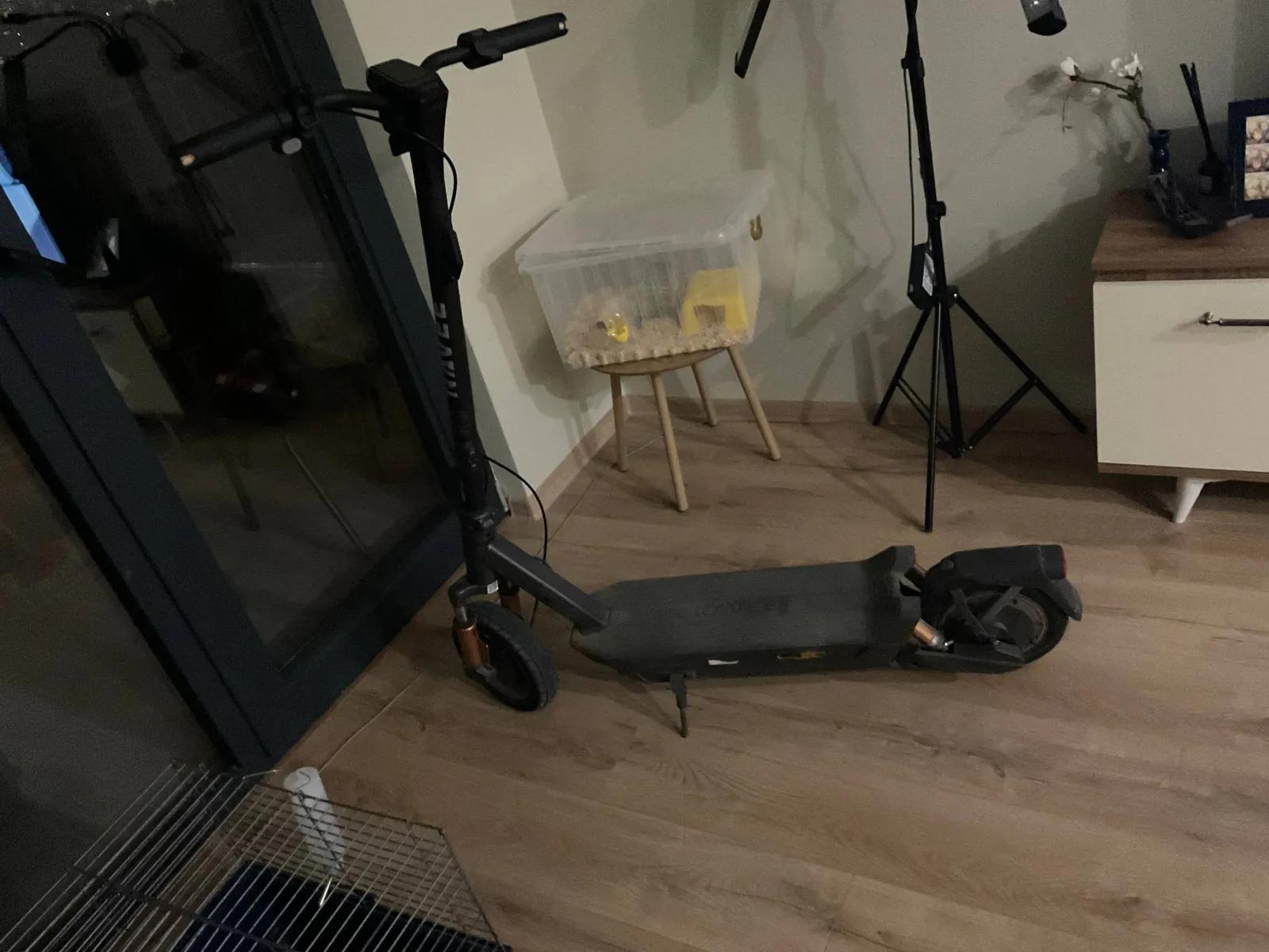 Электросамокат Navee GT5 Pro, требует ремонта