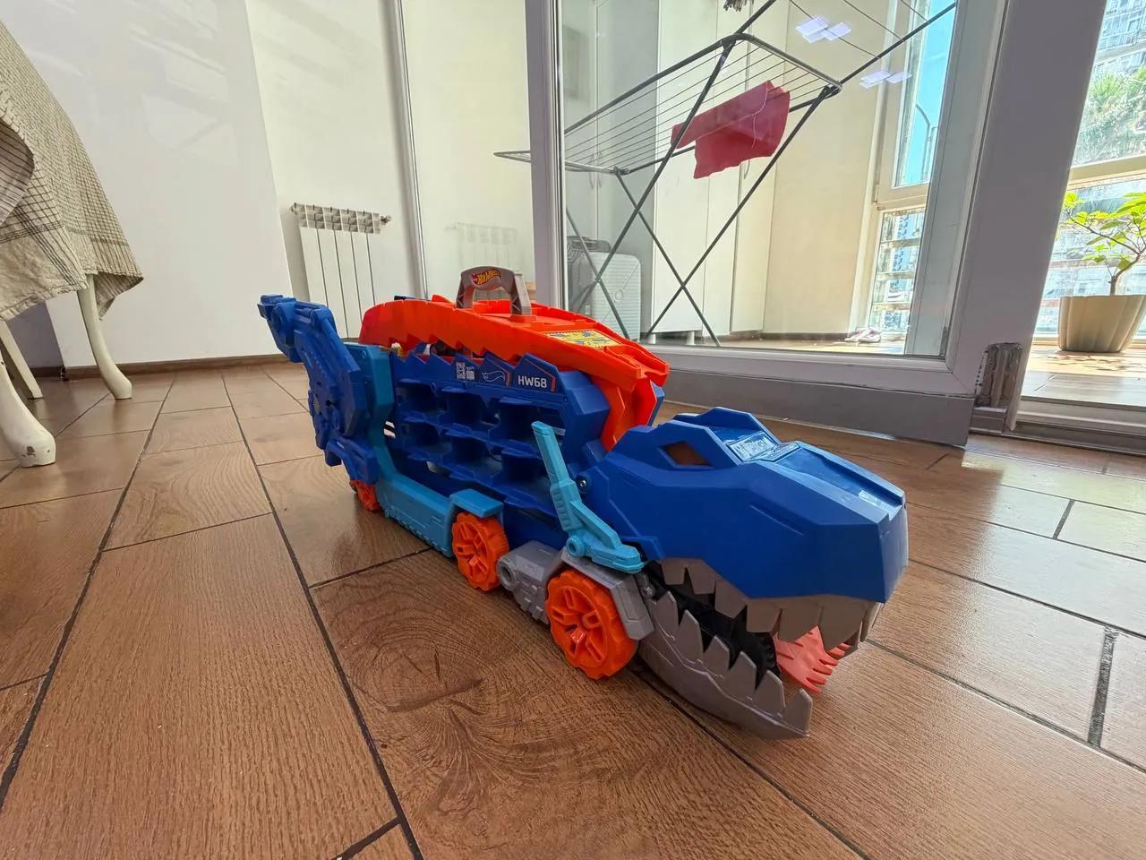 Игрушка Hot Wheels T-Rex Transporter