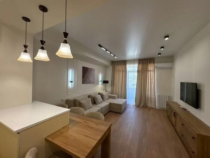 Квартира 95 м² с 3 комнатами в Сабуртало