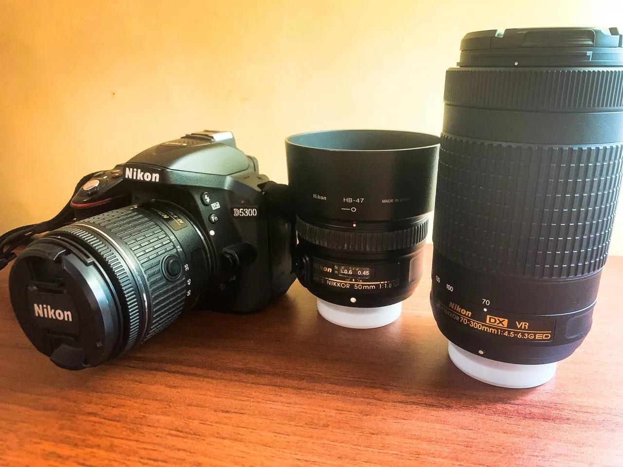 Фотоаппарат Nikon D5300 с тремя объективами