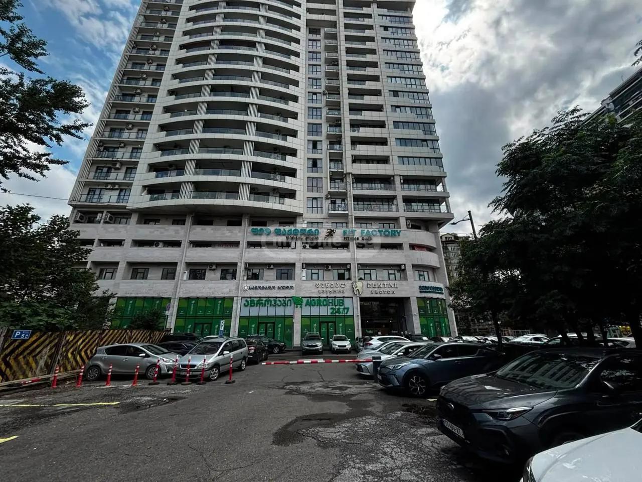 Квартира 65 м² с балконом в Сабуртало