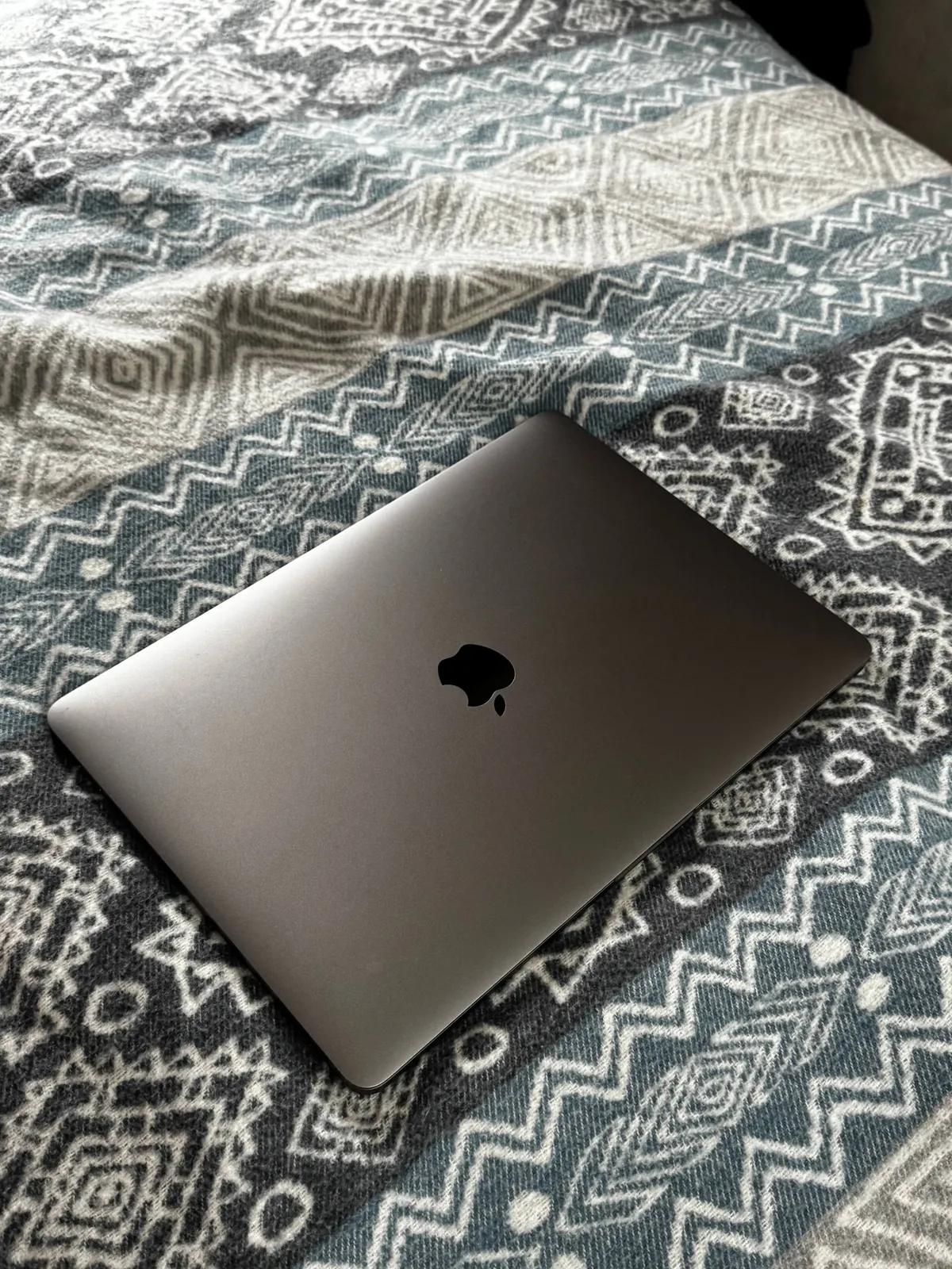 MacBook Pro 13 2020 500GB SSD 8GB RAM