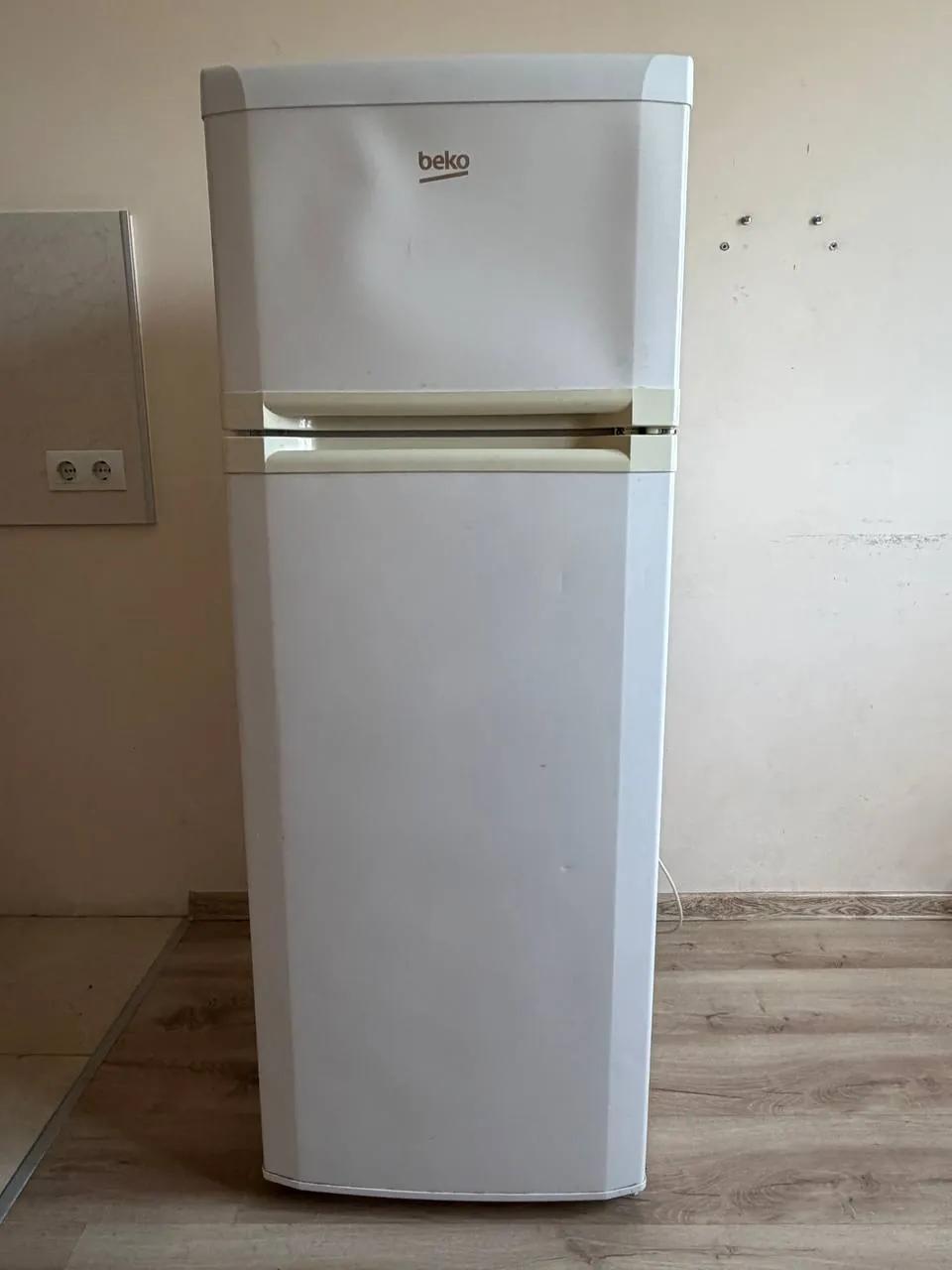 Холодильник Beko 143х54х54 см, полностью исправен