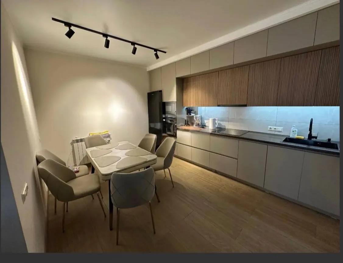 Трёхкомнатная квартира 80 м² в Батуми