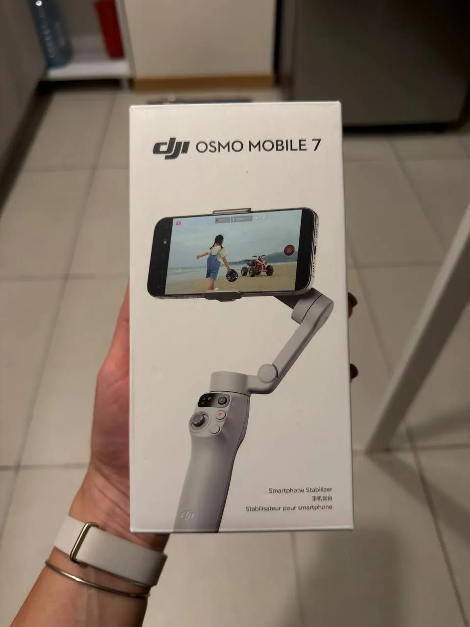 Стабилизатор DJI Osmo Mobile 7 в идеальном состоянии