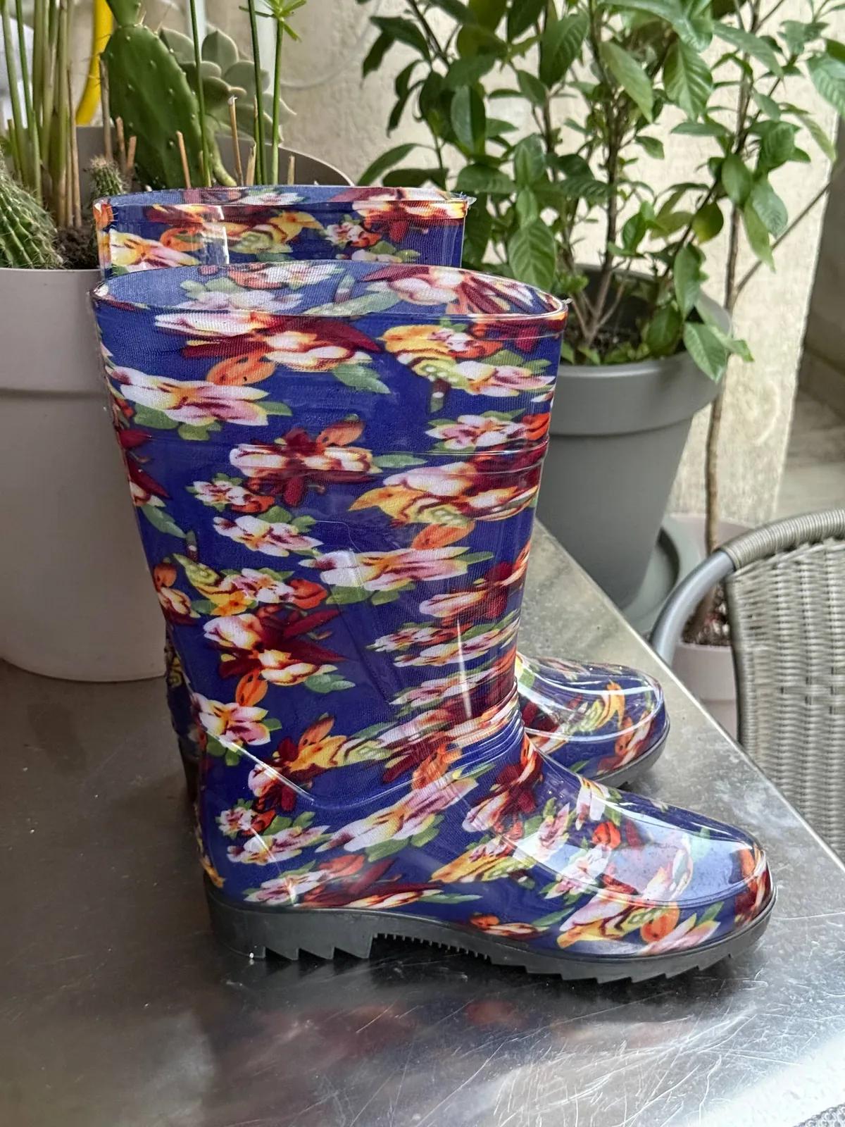 Резиновые сапоги женские и детские