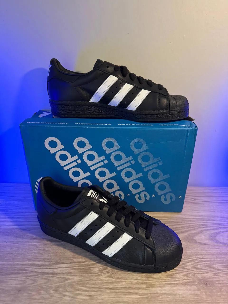 Мужская одежда и кроссовки Adidas