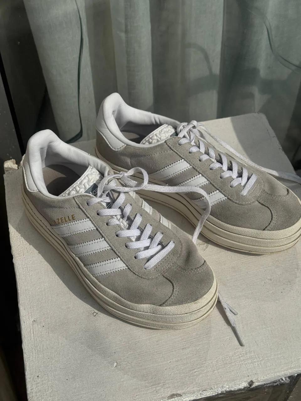 Женские кроссовки Nike и Adidas разных размеров
