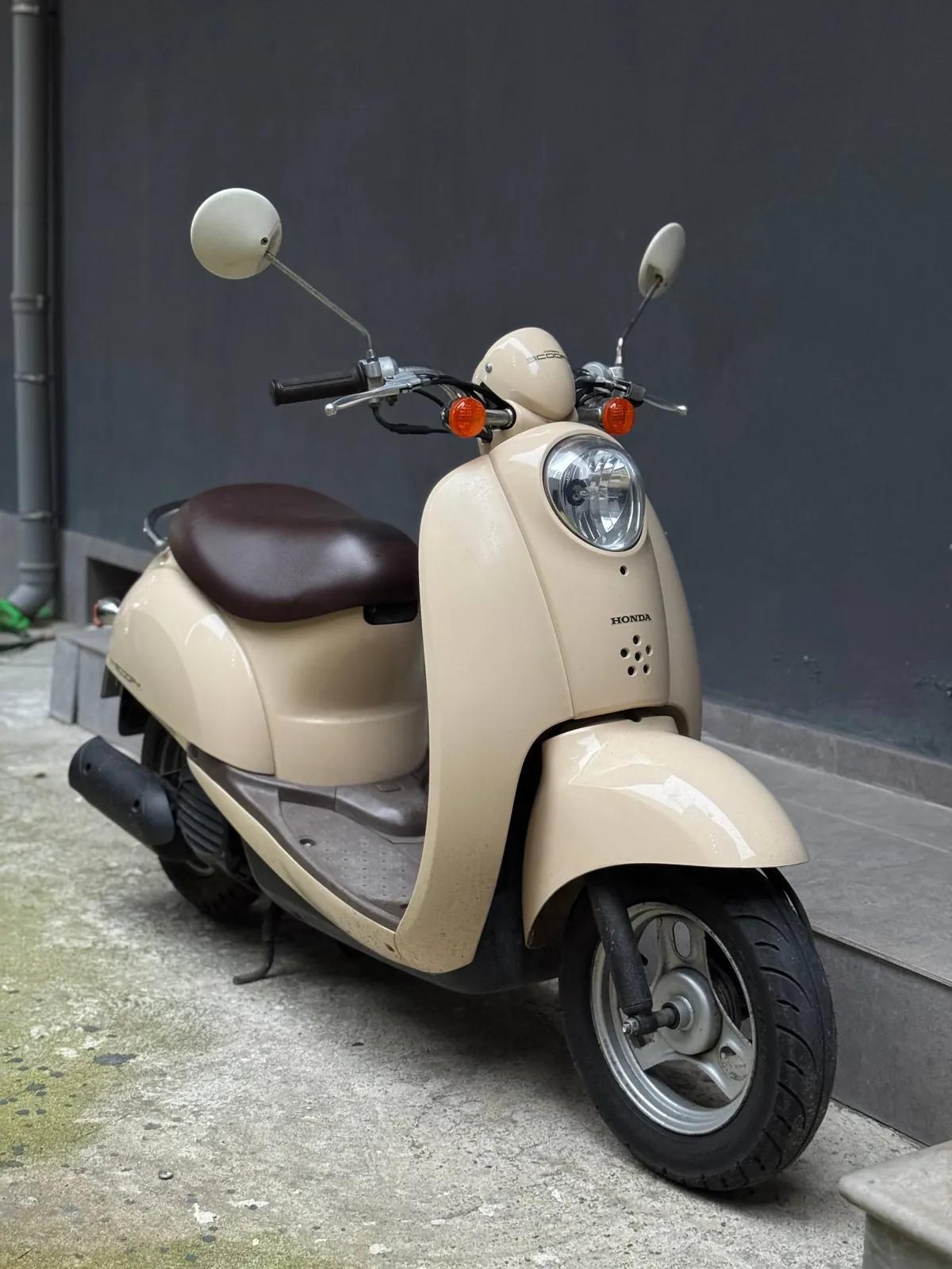Скутер Honda Crea Scoopy 2005 года 50cc