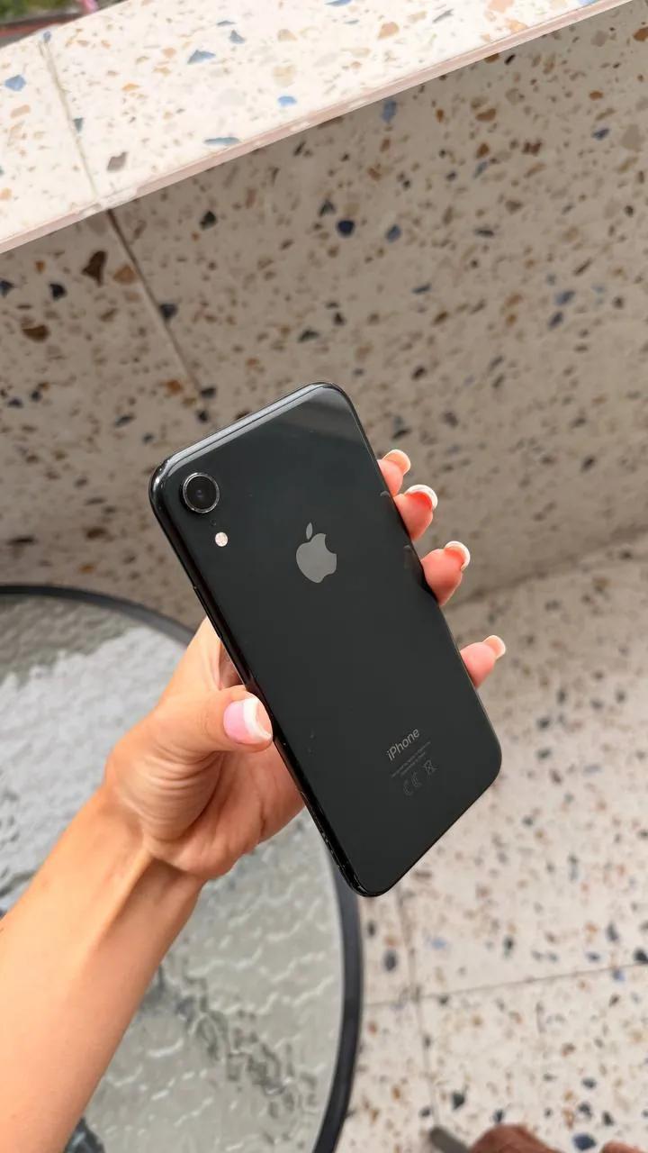 IPhone XR 64GB с батареей 79%