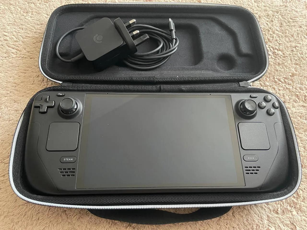Steam Deck OLED 512GB с кейсом и зарядкой