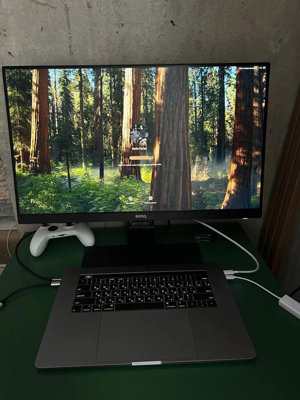 MacBook Pro без экрана, монитор, геймпад