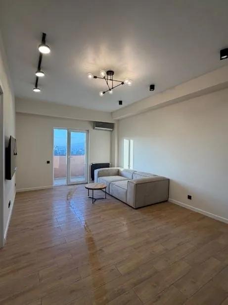 Квартира 70 м² с балконом в Надзаладеви