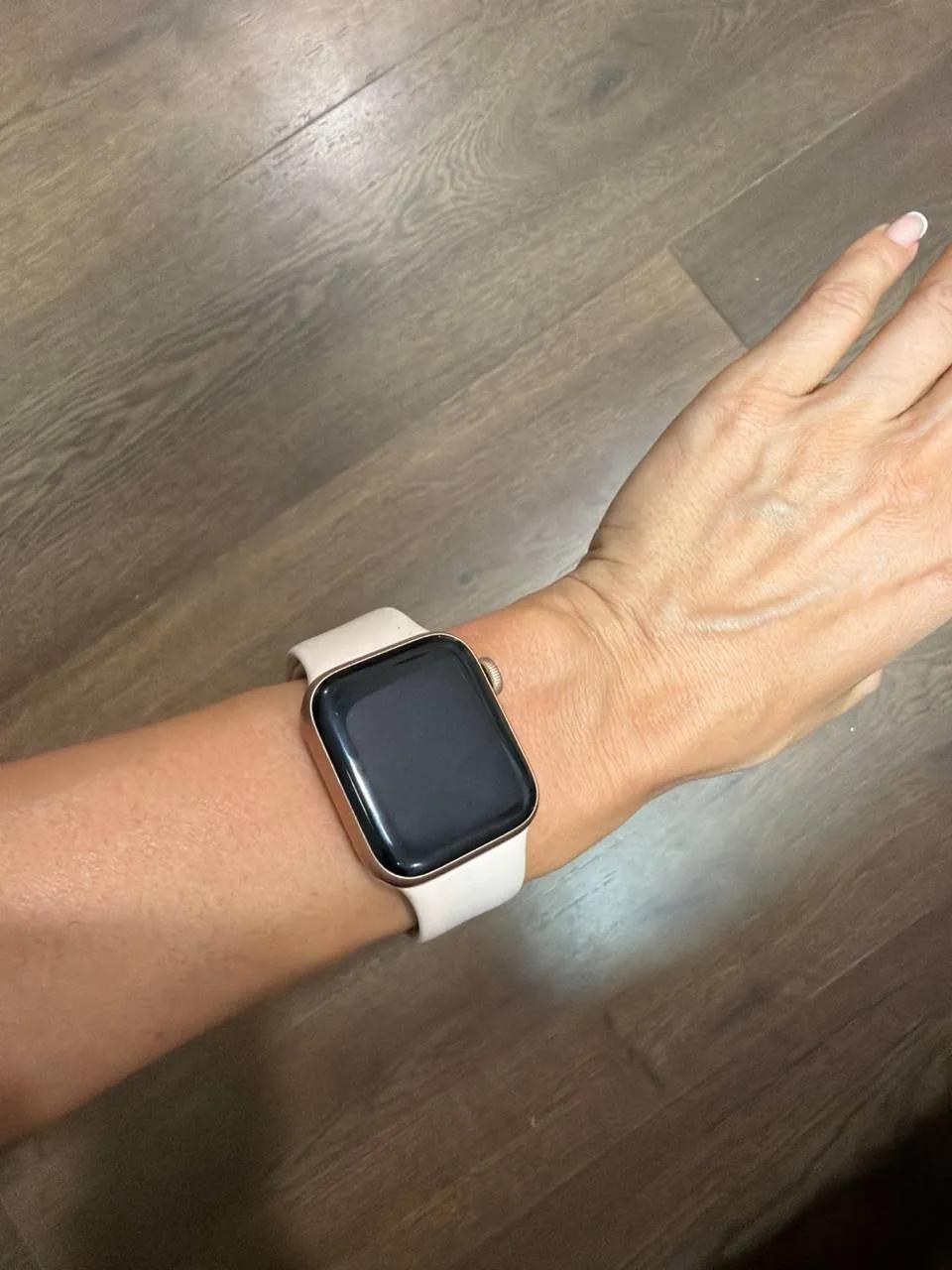 Наручные умные часы Apple Watch