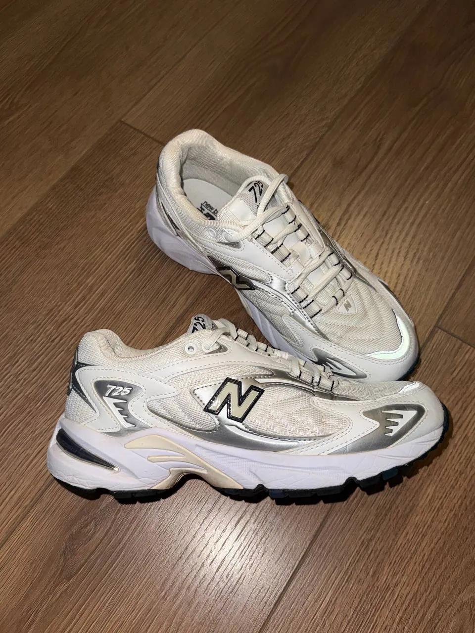 Кроссовки New Balance 725 размера 39.5