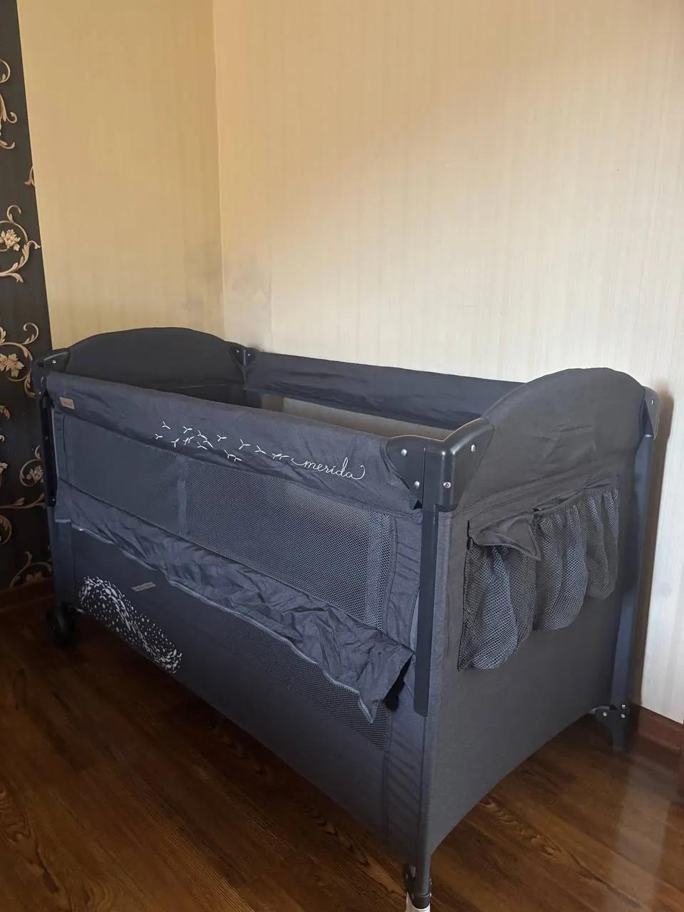 Манеж-кроватка Chipolino Merida 2в1