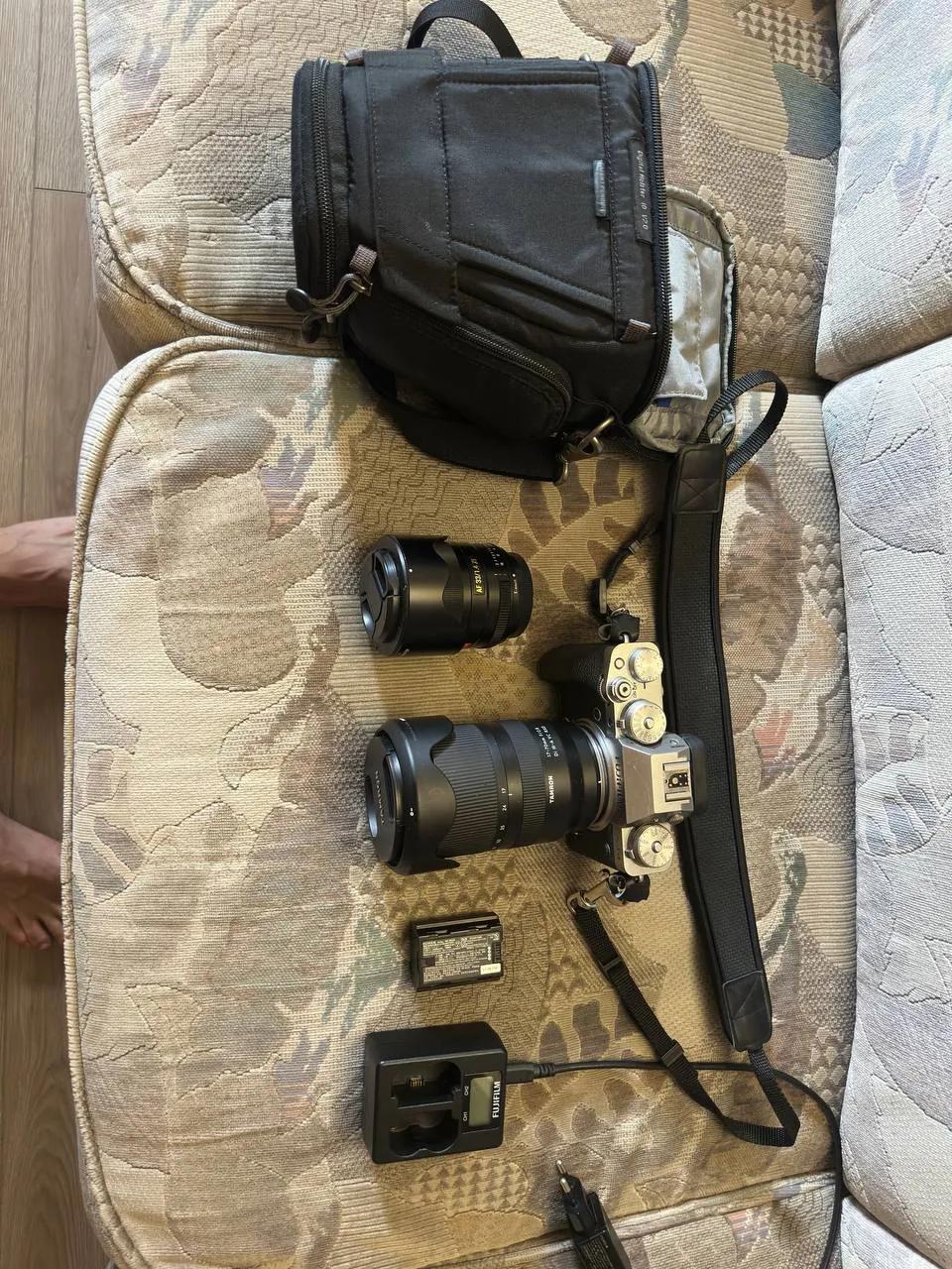 Комплект фотооборудования: объектив, стабилизатор и вспышка