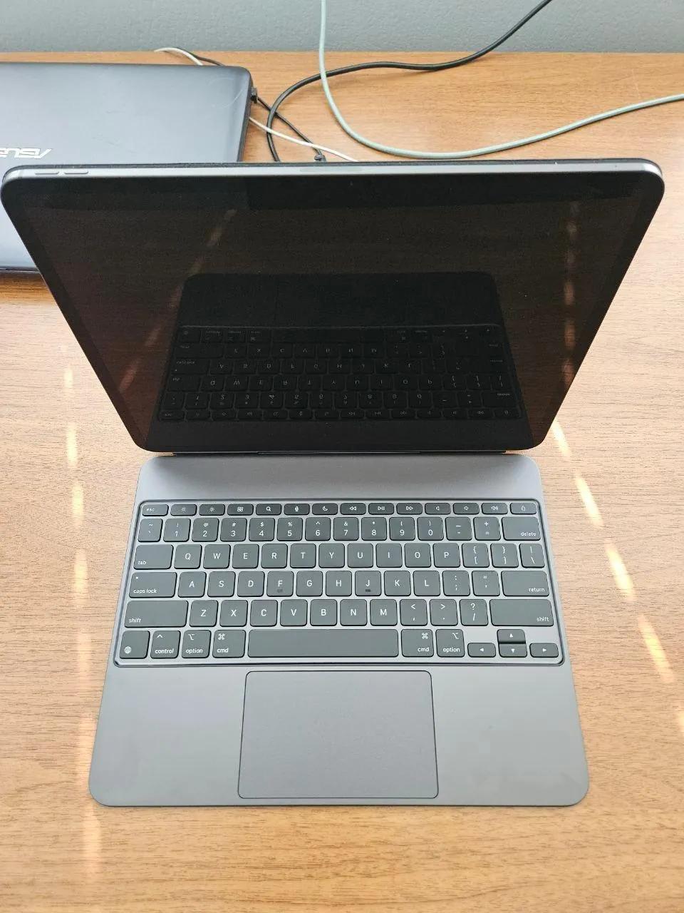 IPad Pro 13 M5 2ТБ с клавиатурой и стилусом