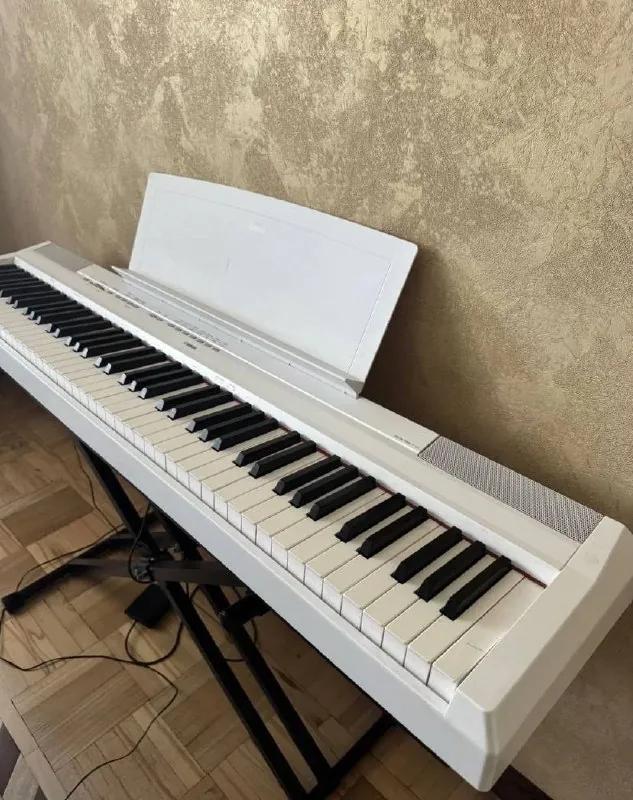 Цифровое пианино Yamaha P-115 белое