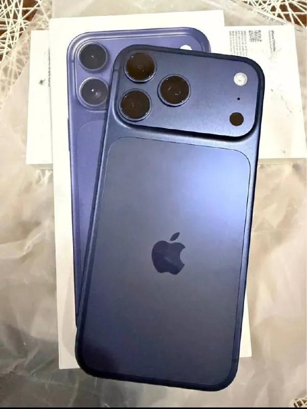IPhone 17 Pro Max с чехлом и коробкой