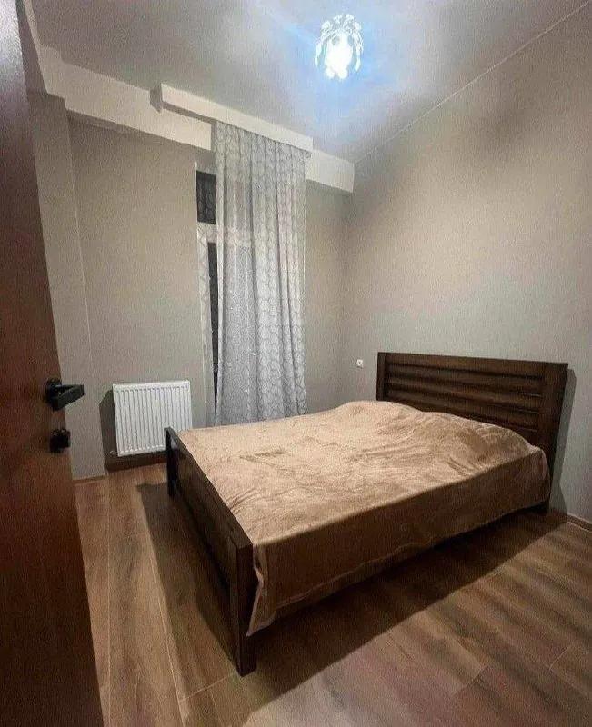 Квартира 70 м² с 3 комнатами в Глдани