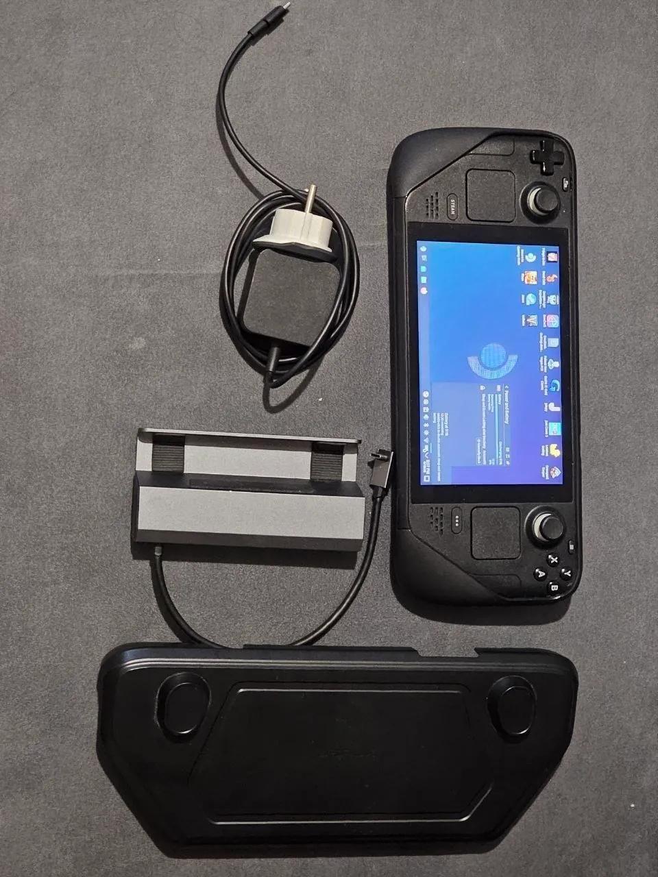 Steam Deck LCD 1TB и игровой руль PXN V10