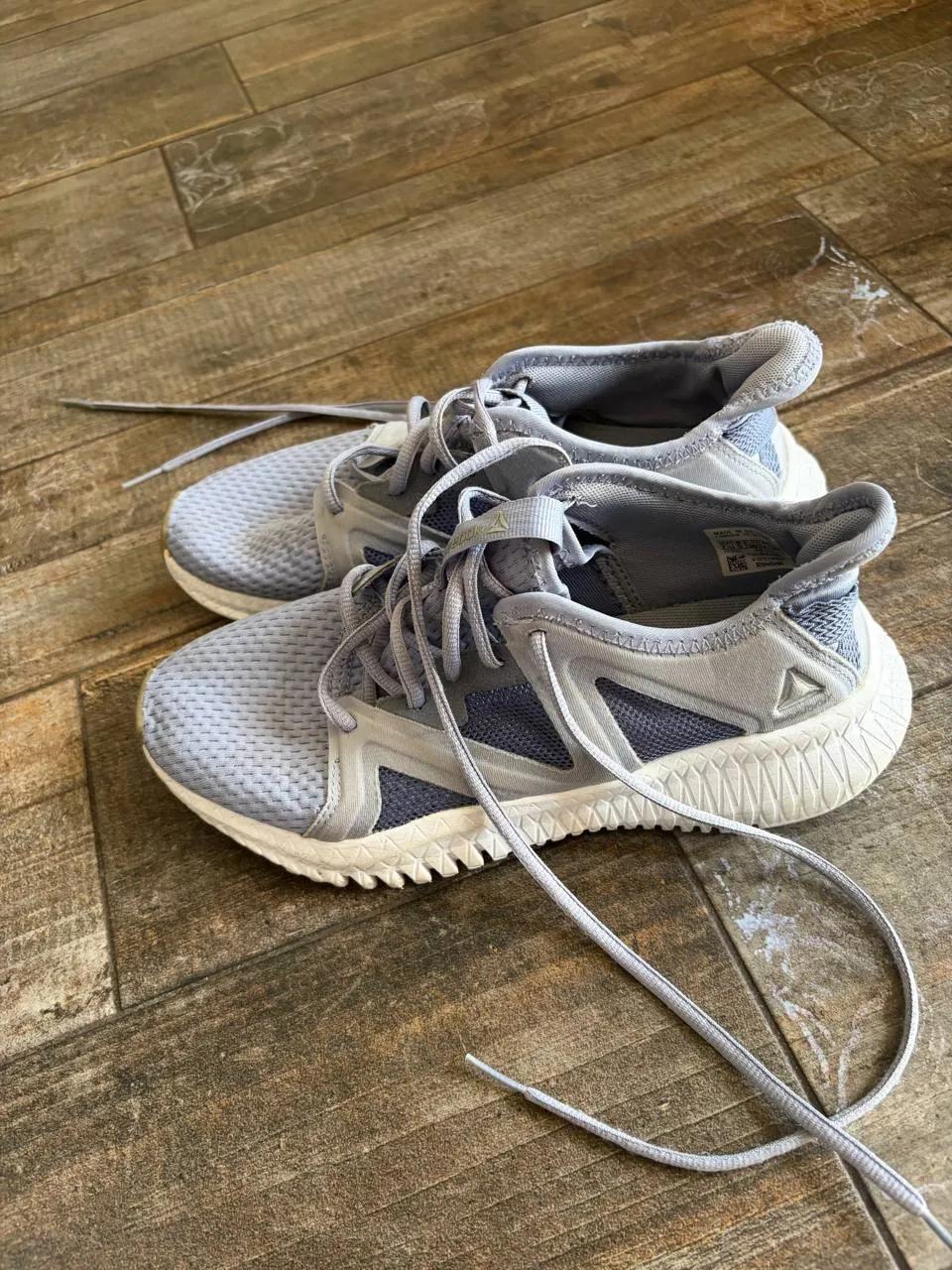 Кроссовки Reebok 38 размера в отличном состоянии