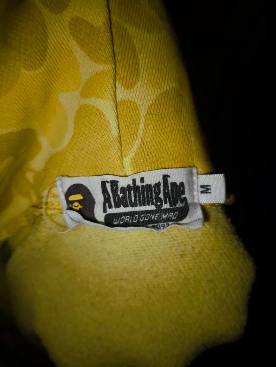 Толстовка бренда BAPE в хорошем состоянии