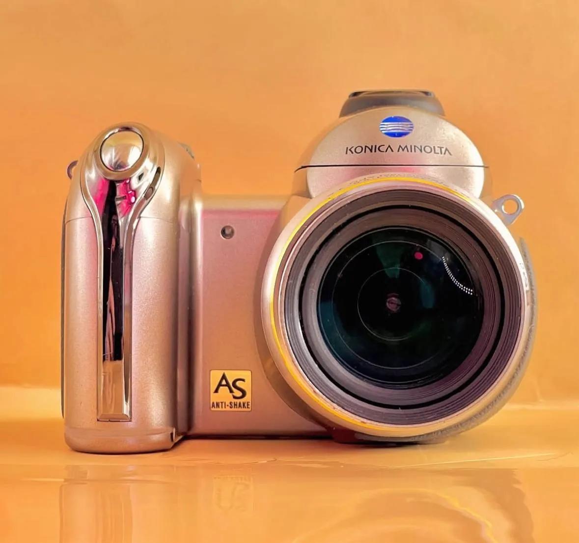Компактный фотоаппарат Minolta Dimage Z6
