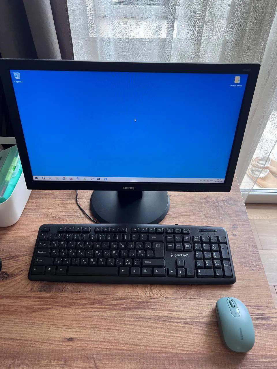 Офисный ПК с монитором Benq