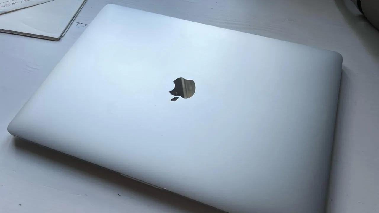MacBook Pro 15 2019 с дефектом дисплея