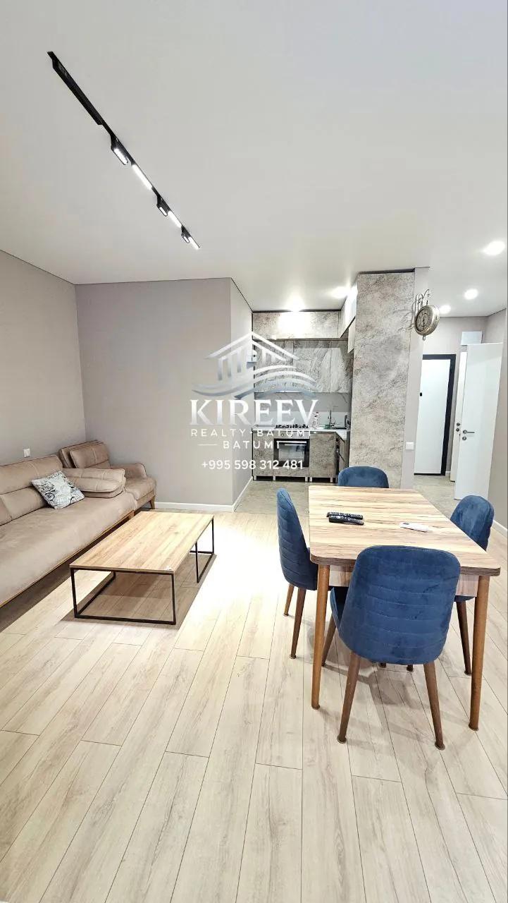 Квартира 65 м² с ремонтом на Ангиса