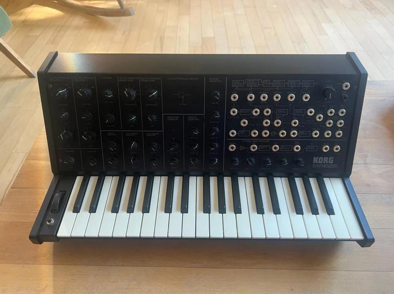 Синтезаторы, драм-машины и микшеры Korg, Roland