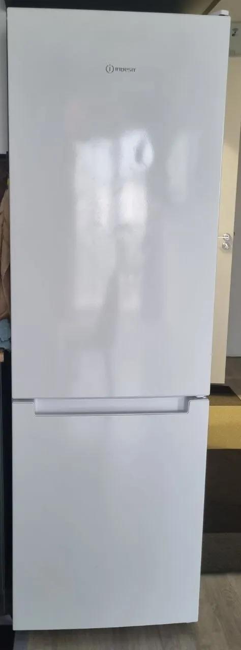 Холодильник Indesit на запчасти