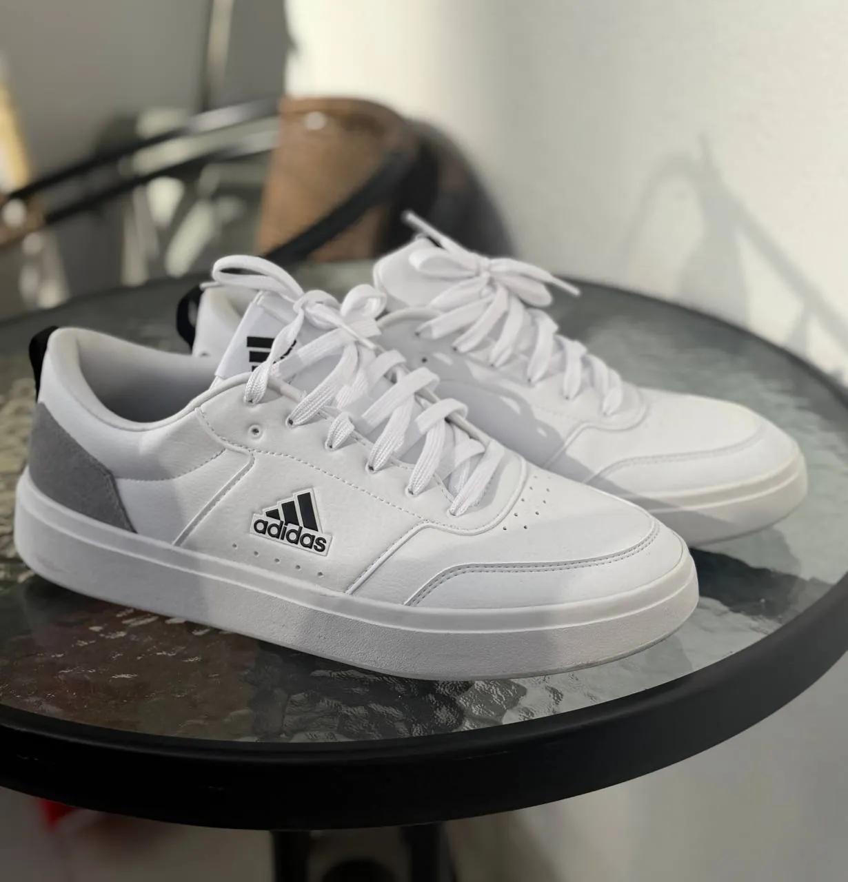 Новые кроссовки Adidas размер US 11