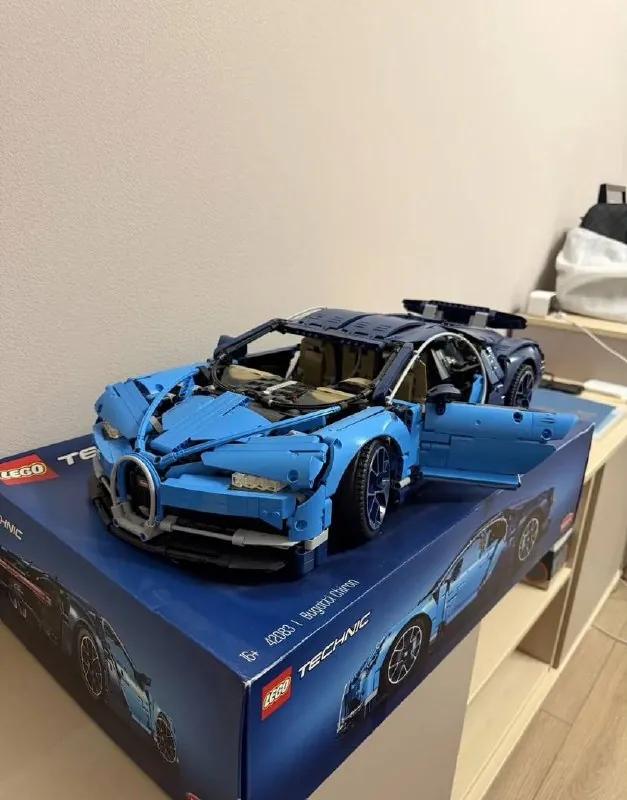 Конструктор LEGO Technic Bugatti Chiron 42083