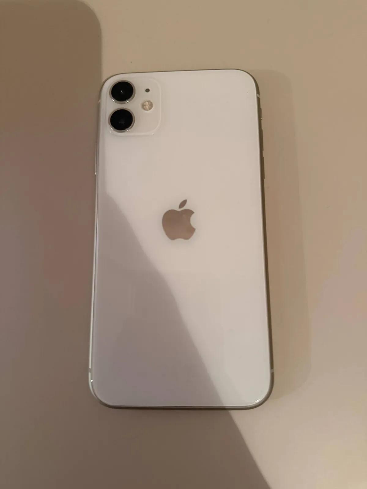 Смартфон iPhone 11