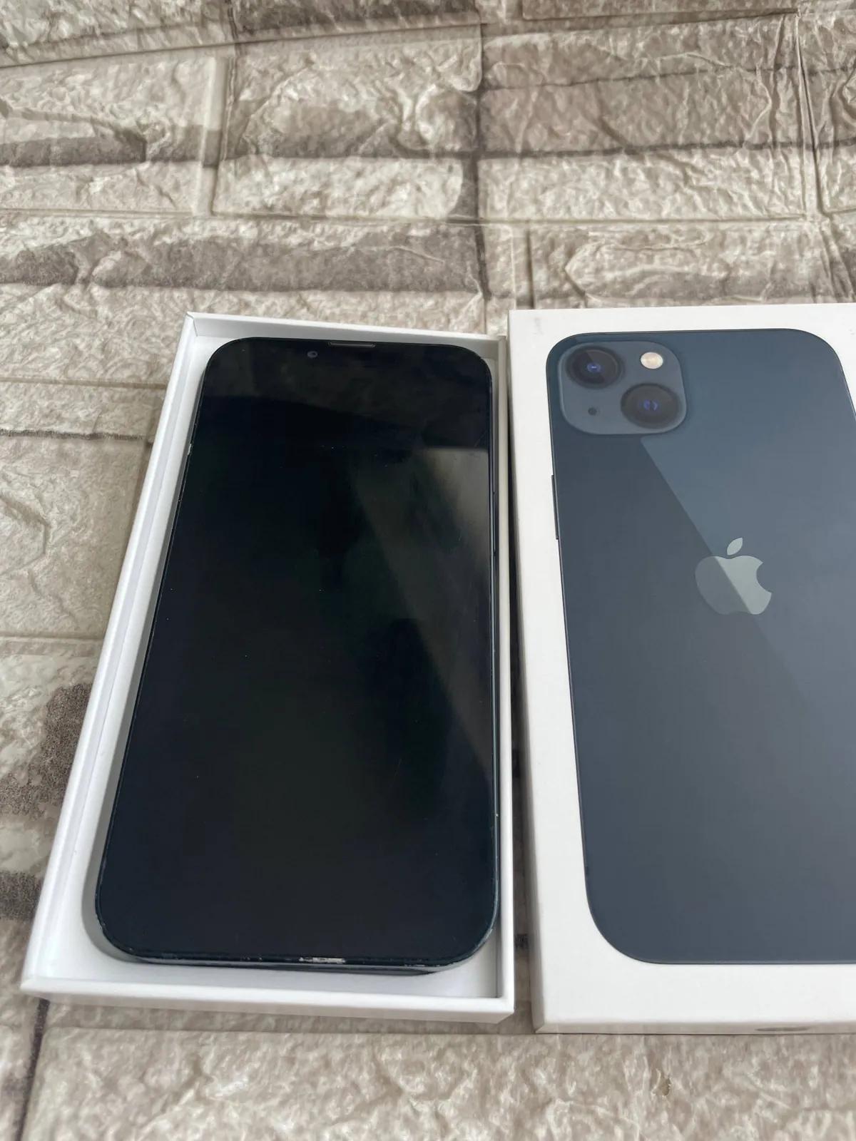 IPhone 13 128GB Midnight, разбита крышка